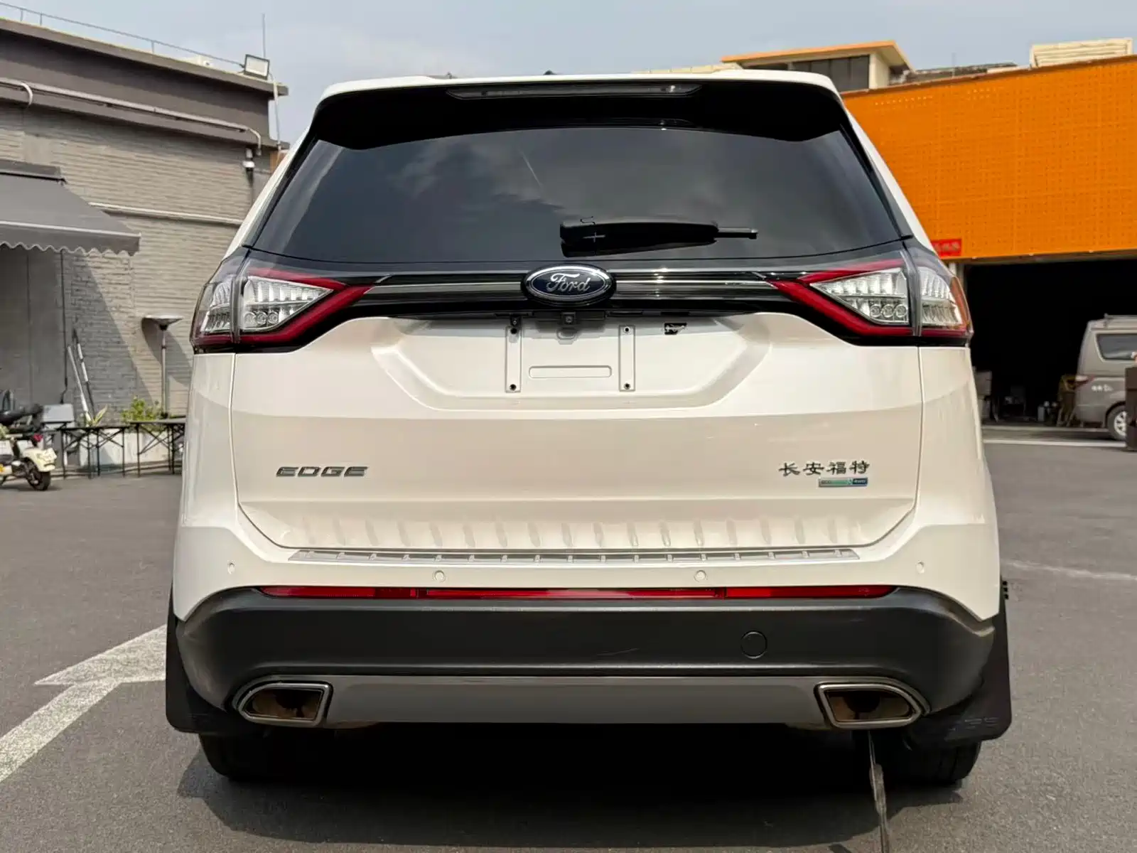 Фото 15 - Ford Edge