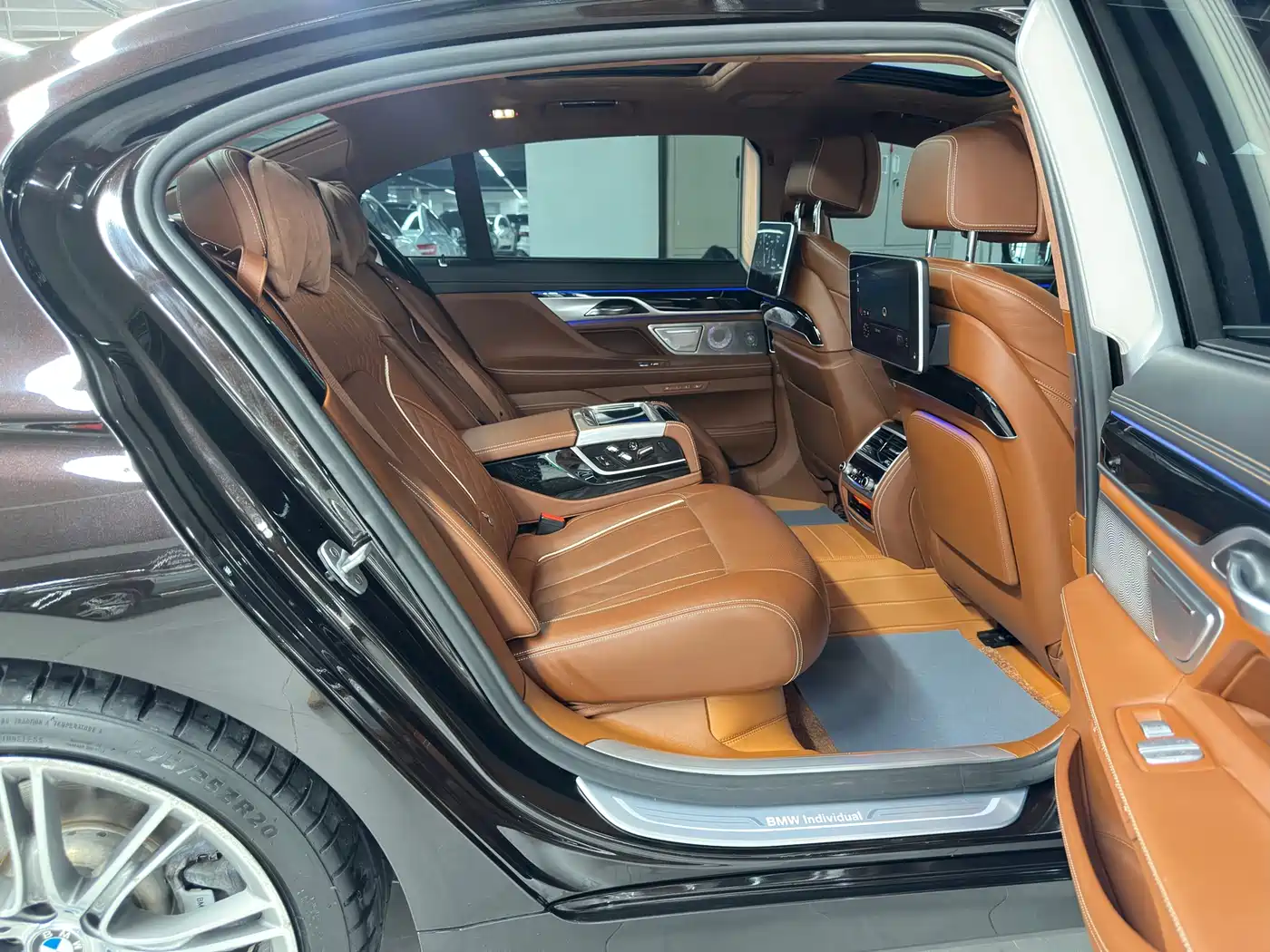 BMW 7 Series 2018 740Li xDrive Premium Type Excellence Package фото 26