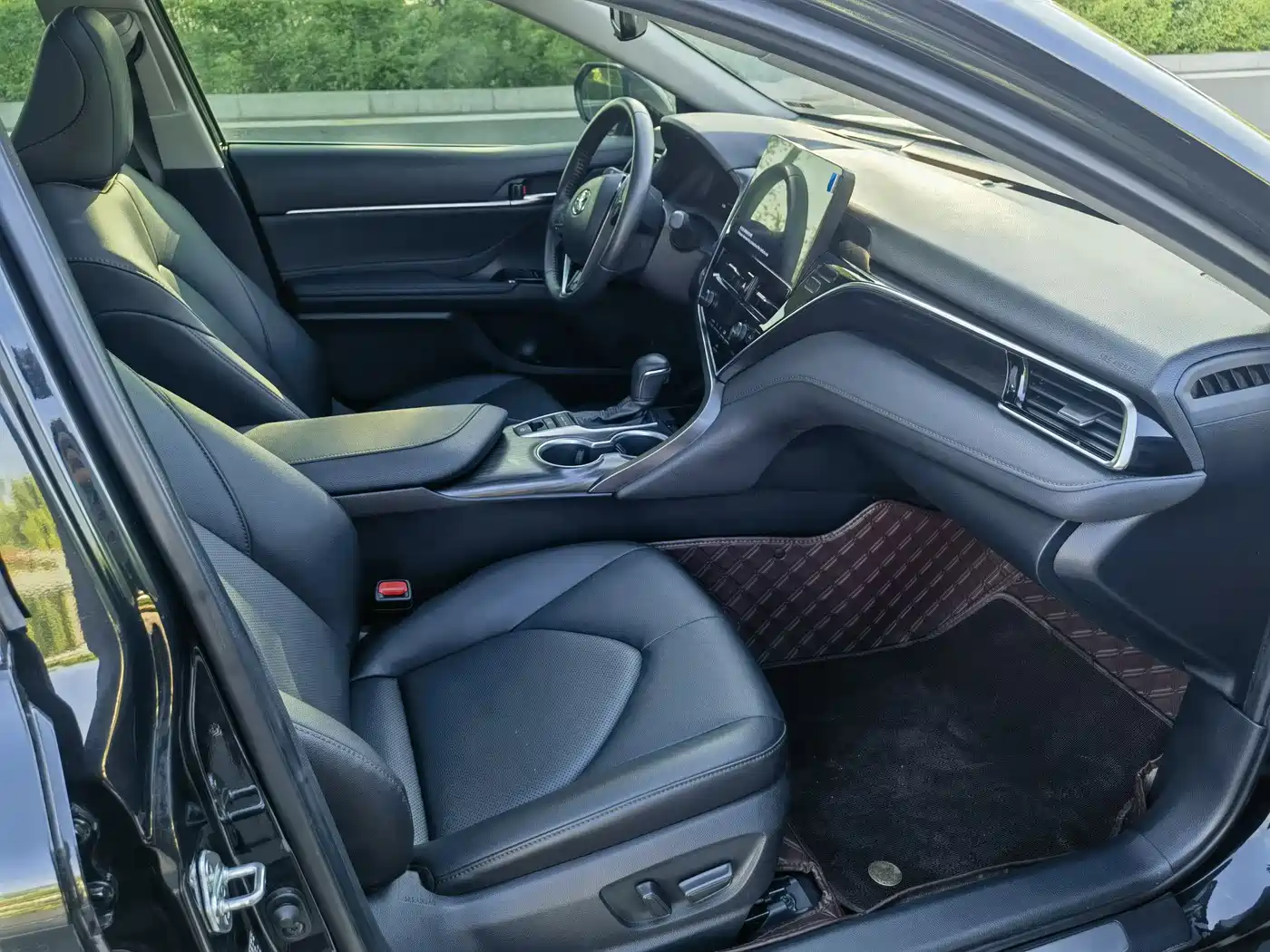 Toyota Camry 2023 2.5G Luxury Edition фото 8