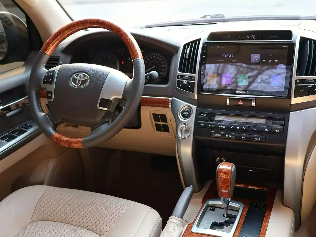 Toyota Land Cruiser 2012 4.0L Automatic VX фото 6