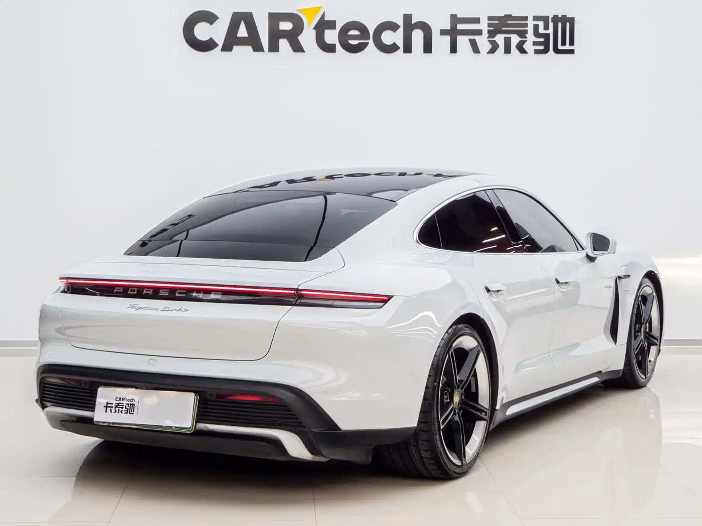 Porsche Taycan 2019 Taycan Turbo фото 3