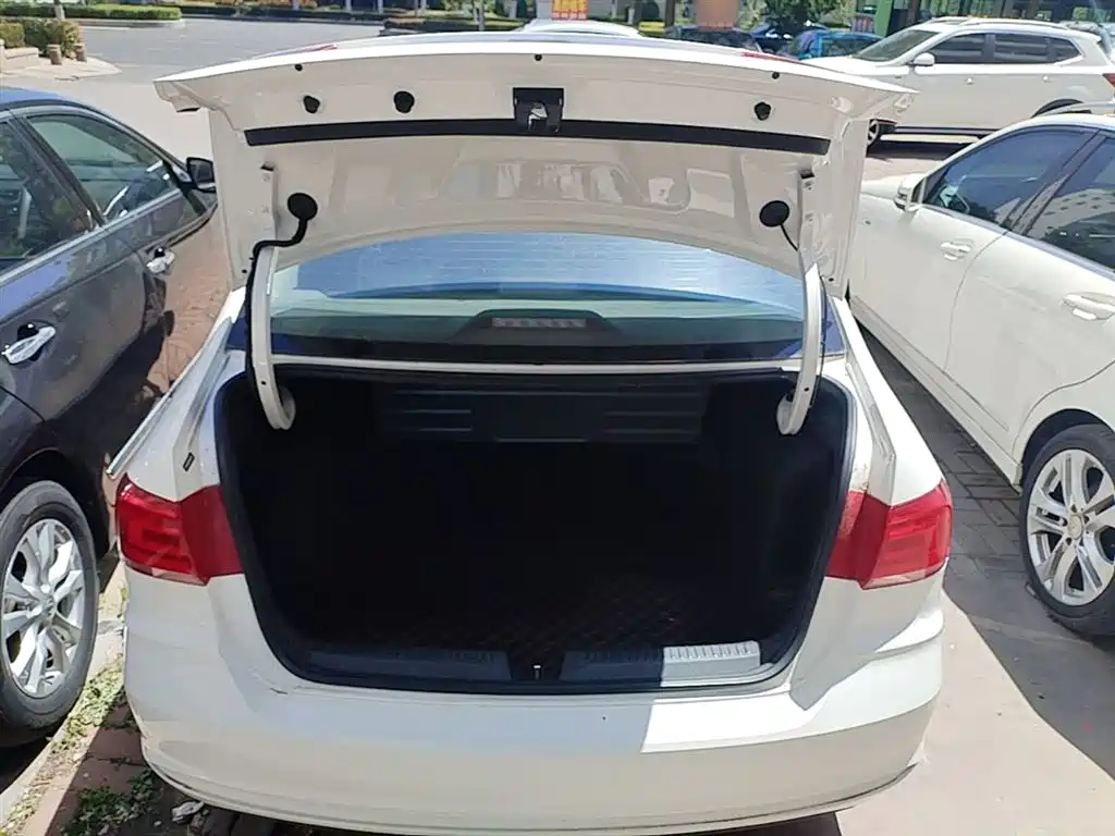 VOLKSWAGEN SANTANA