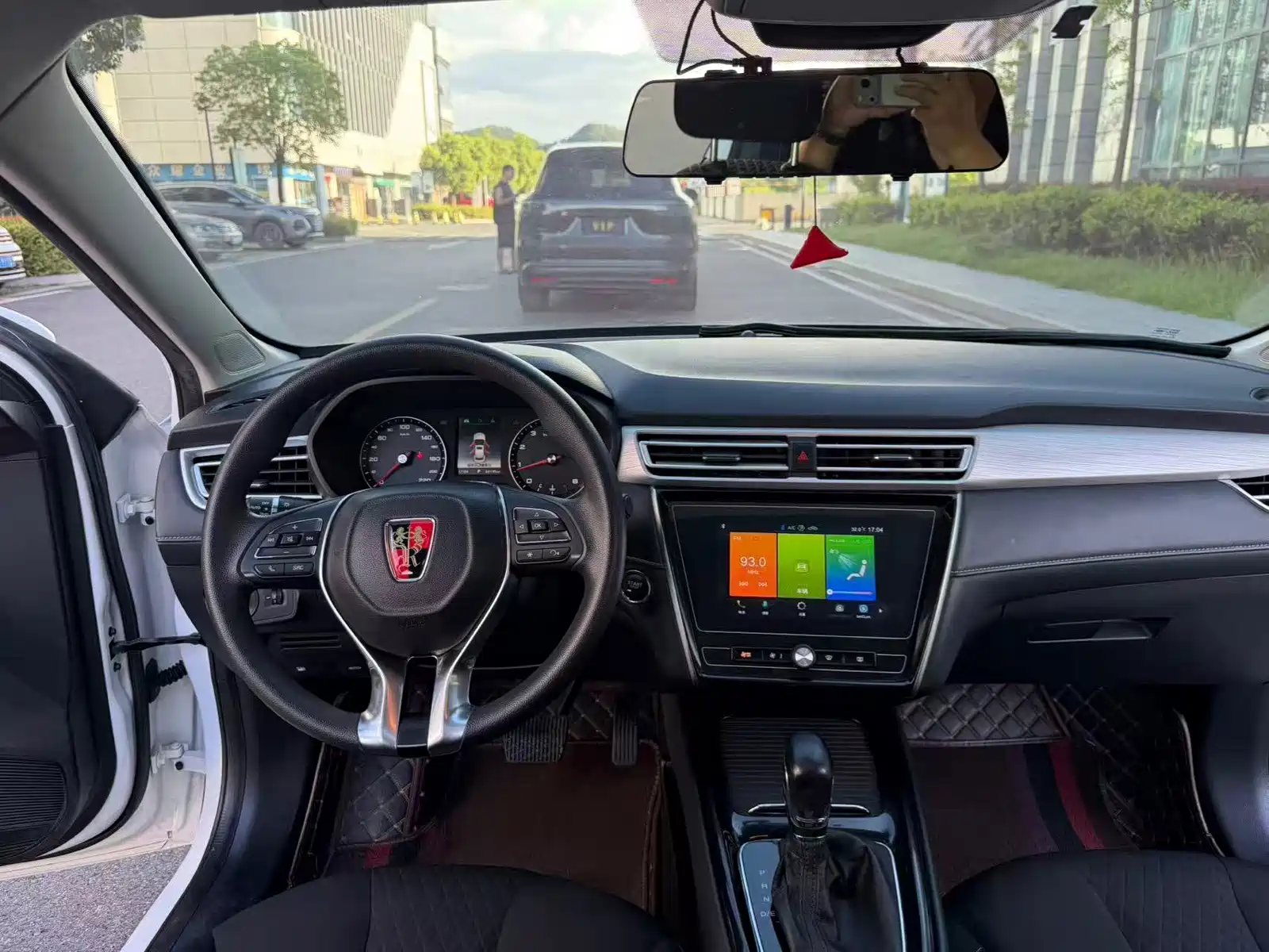 Фото 9 - Roewe i5