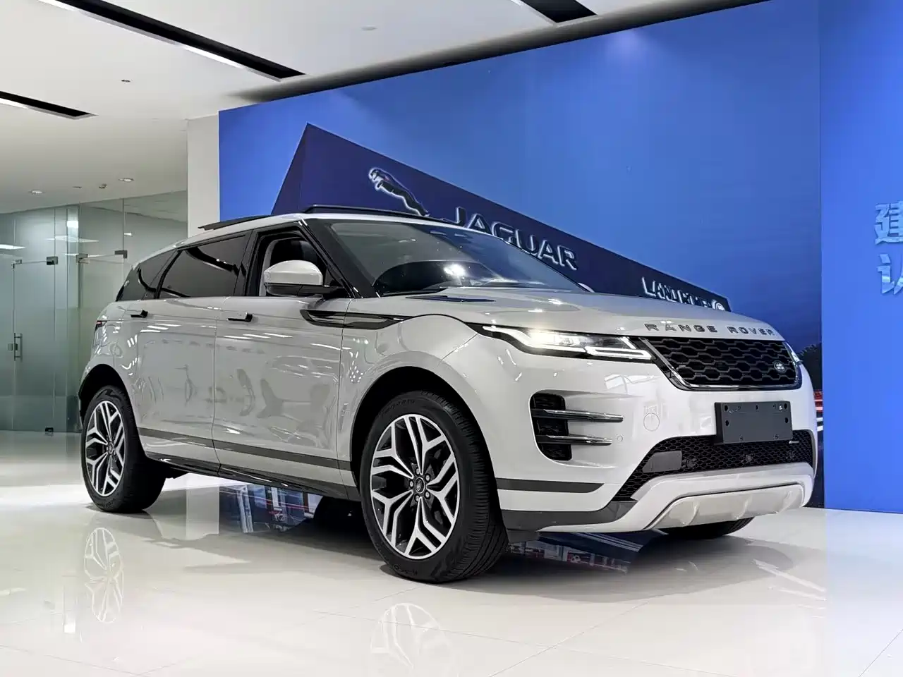 Land Rover Range Rover Evoque 2023 Range Rover Evoque L 249PS Luxury Edition