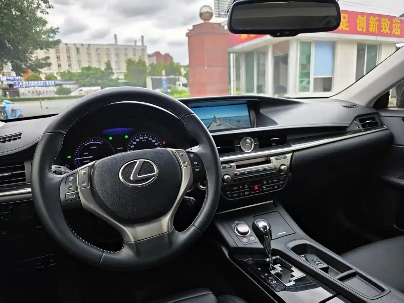 Фото 6 - Lexus ES