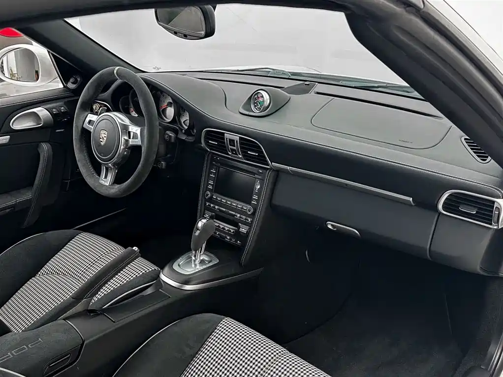 Porsche 911 2011 Carrera 4 GTS 3.8L Convertible фото 12