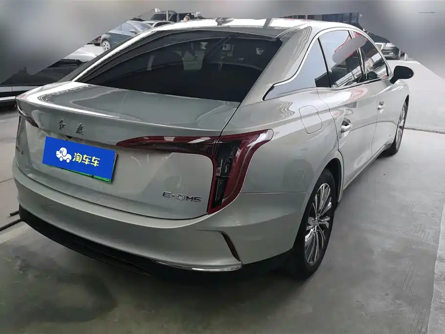 Hongqi E-QM5 2022 431km Charging Enjoyment Edition фото 3