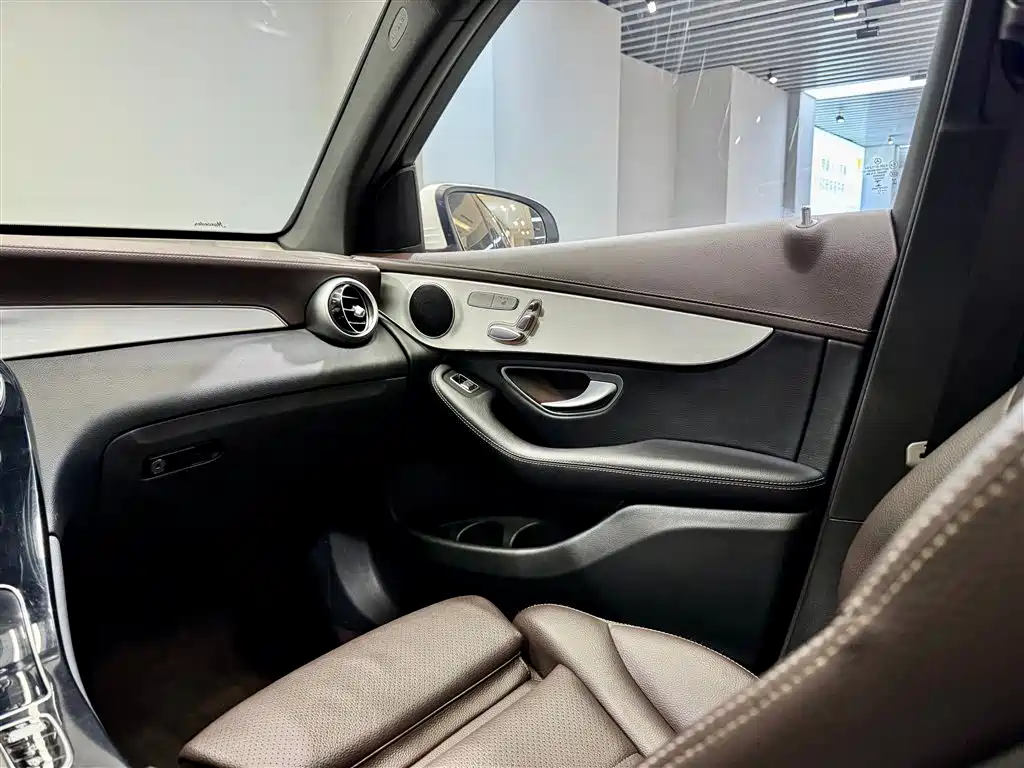 Mercedes-Benz GLC 2021 GLC 260 L 4MATIC Sporty фото 27