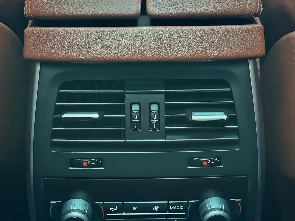 BMW 5 Series GT 2011 535i xDrive Luxury Model фото 18
