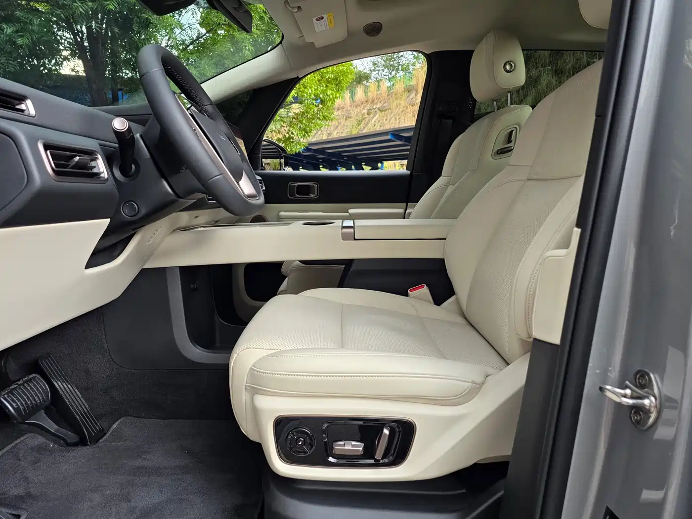 Li Auto MEGA 2025 2025 Model Home Family Special Edition