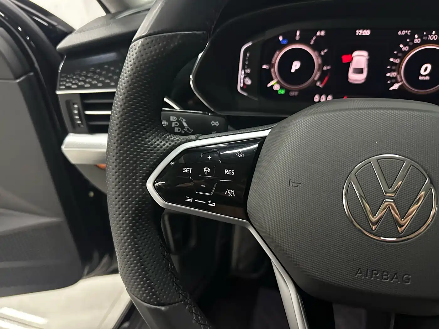 Volkswagen Passat New Energy 2022 430PHEV Hybrid Luxury Edition фото 7