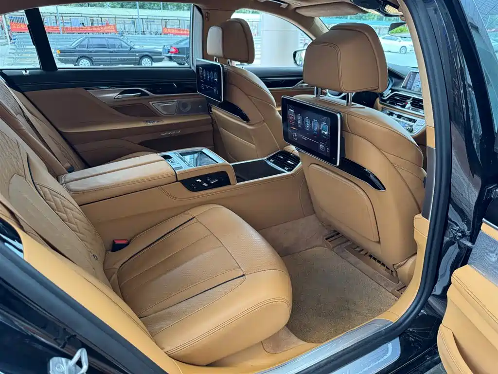 BMW 7 Series 2017 750Li xDrive Customized Edition (4-Seater) фото 24