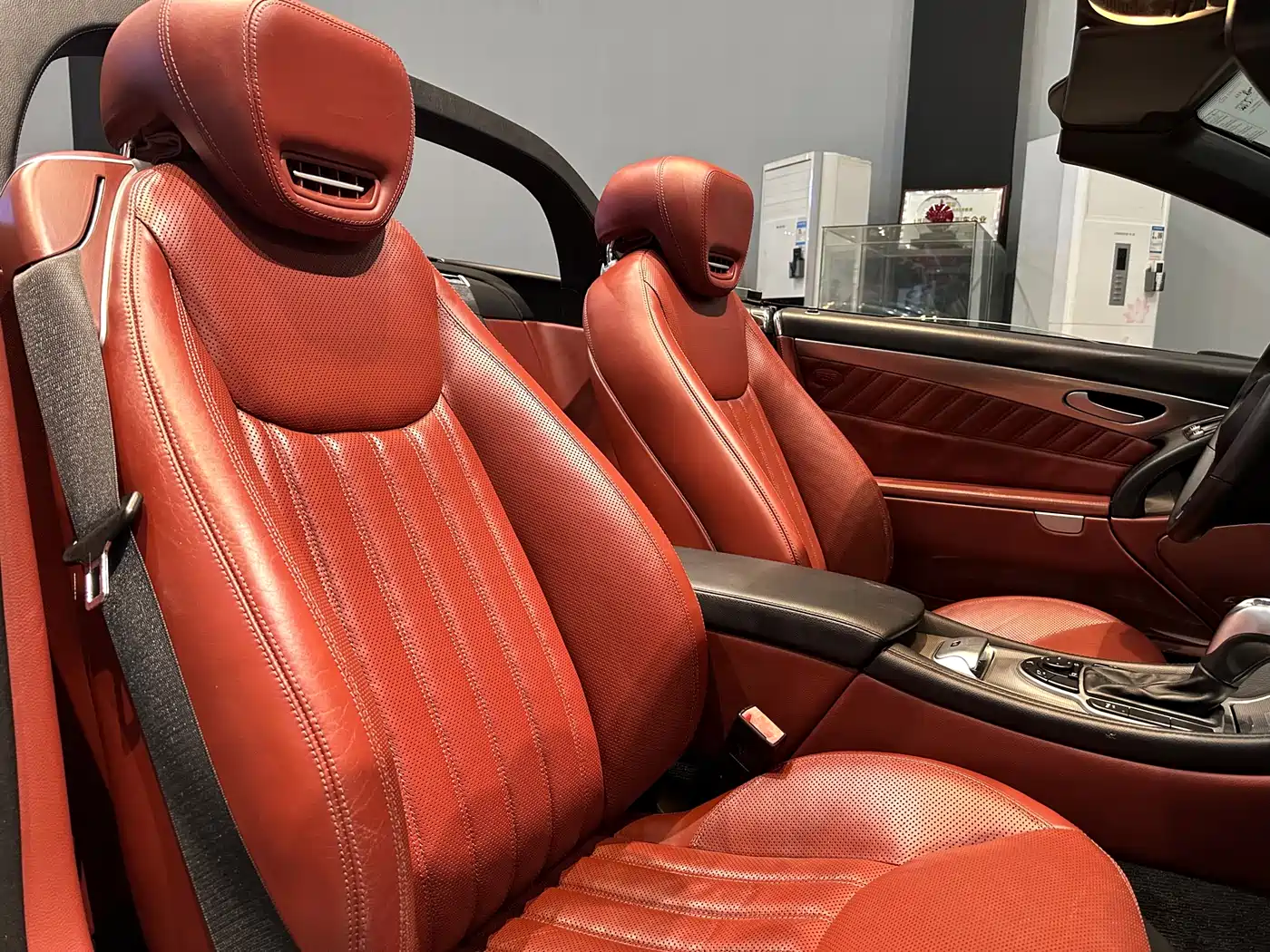 Mercedes-Benz SL-Class 2011 SL 300 Grand Edition фото 10
