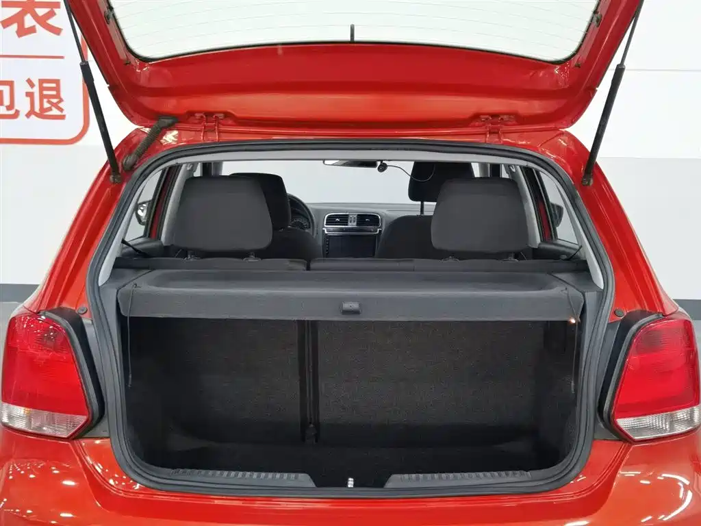 Volkswagen Polo 2011 1.4L Automatic Style Edition фото 16