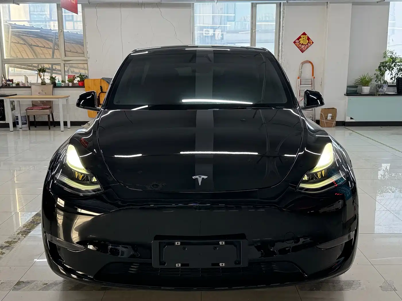 TESLA MODEL Y