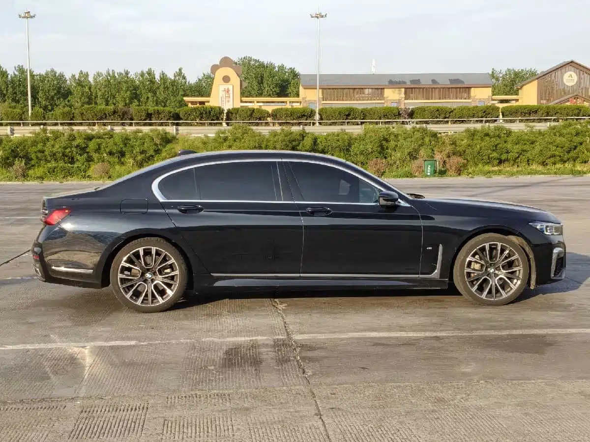 BMW 7 Series 2021 Model 740Li xDrive Executive M Sport Package фото 4