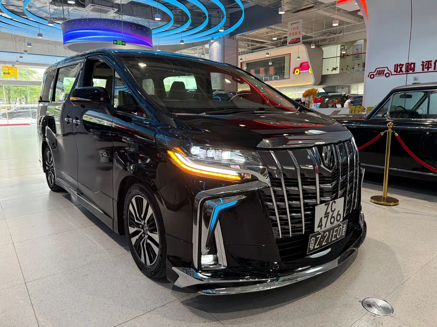 Toyota Alphard 2015 3.5L Premium Edition фото 2