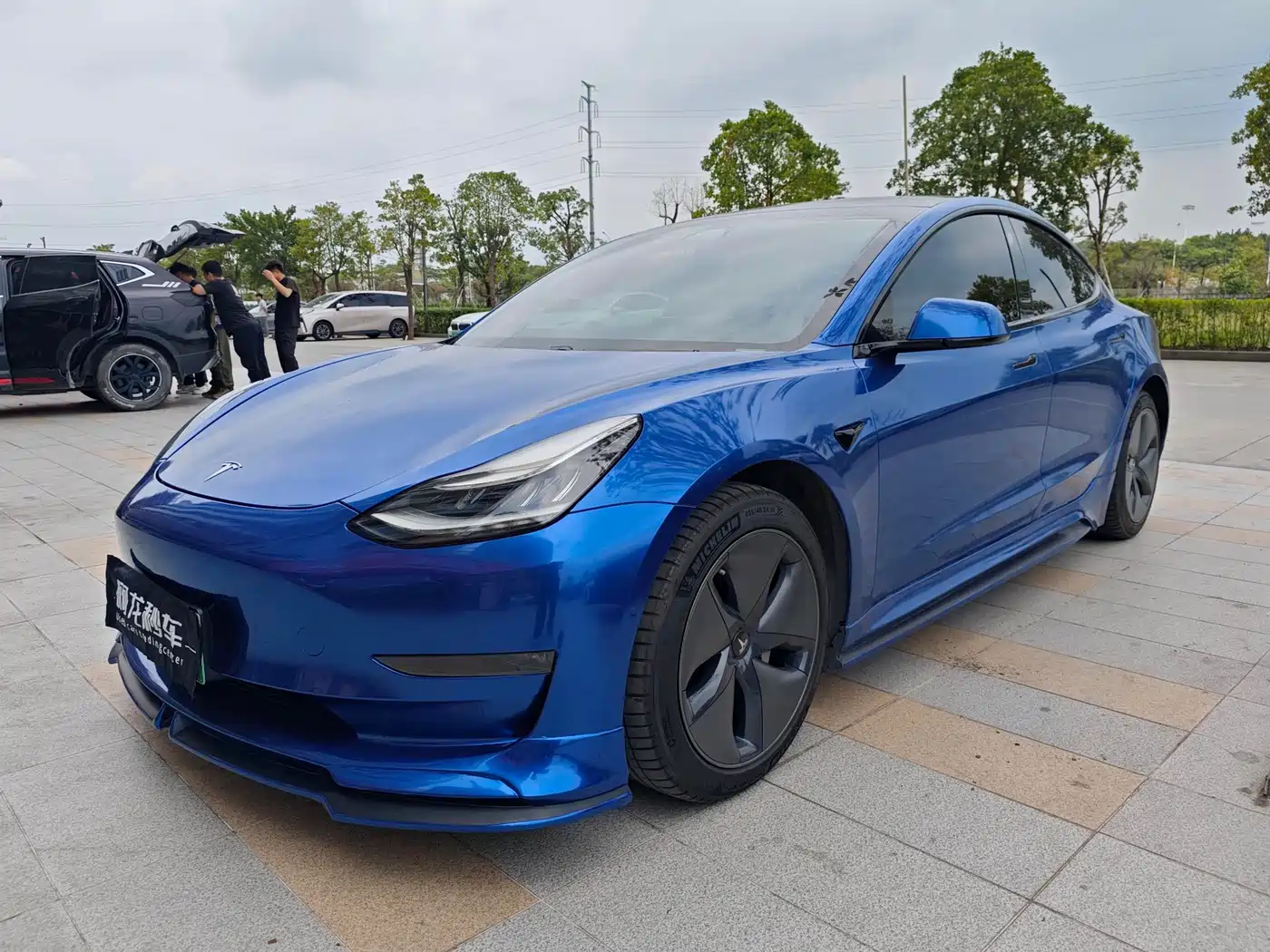 TESLA MODEL 3