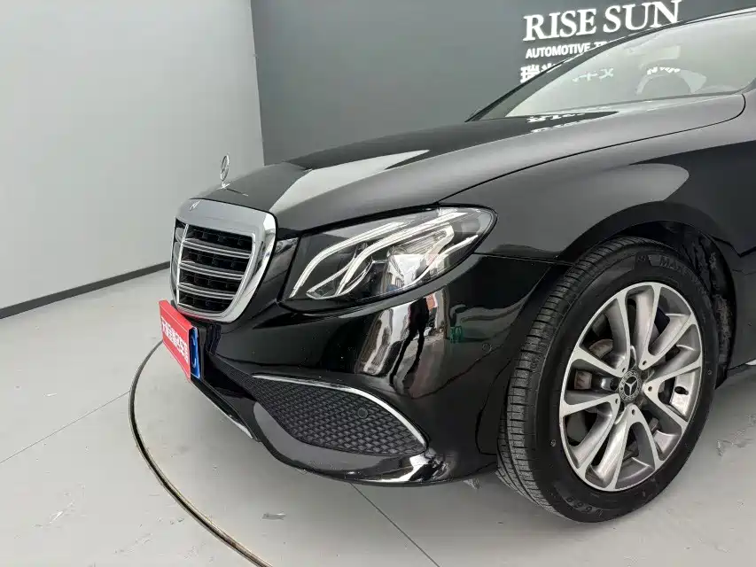 Mercedes-Benz E-Class 2018 E 300 L Fashion фото 24