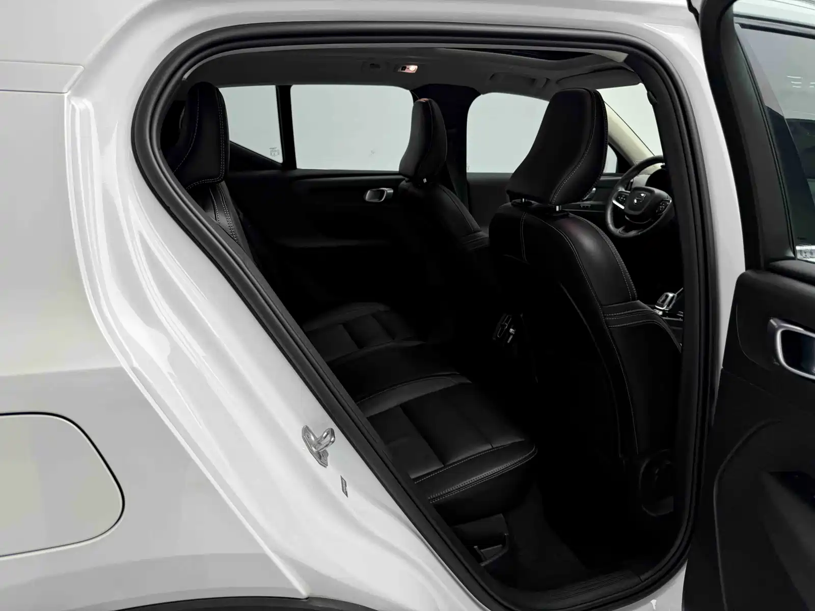 Фото 4 - Volvo XC40