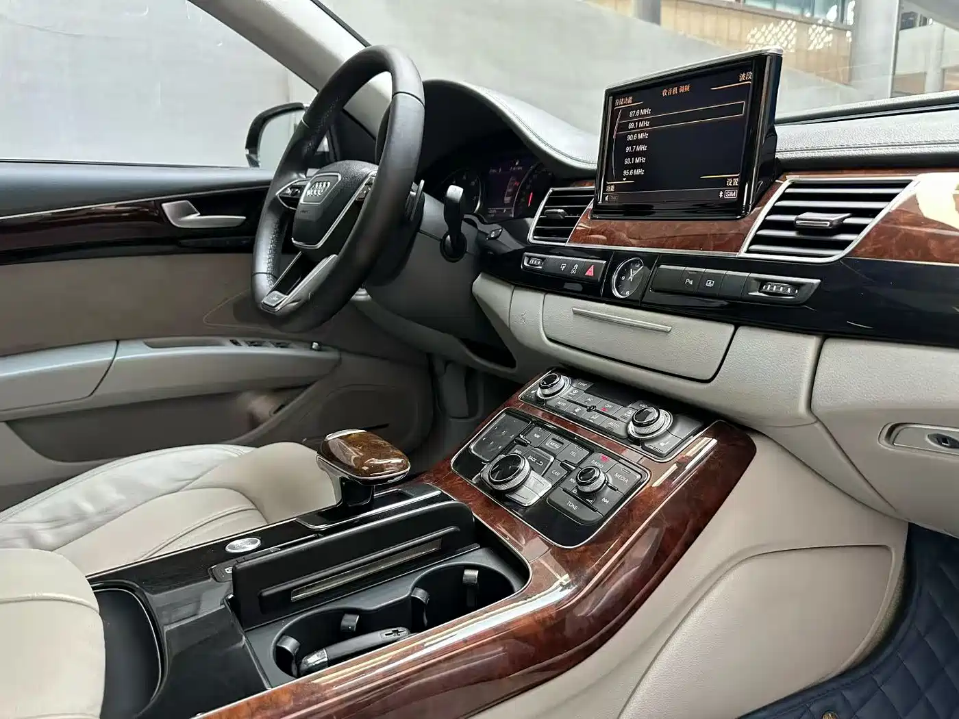 Audi A8 2011 2011 A8L 3.0 TFSI quattro Comfort (213kW)