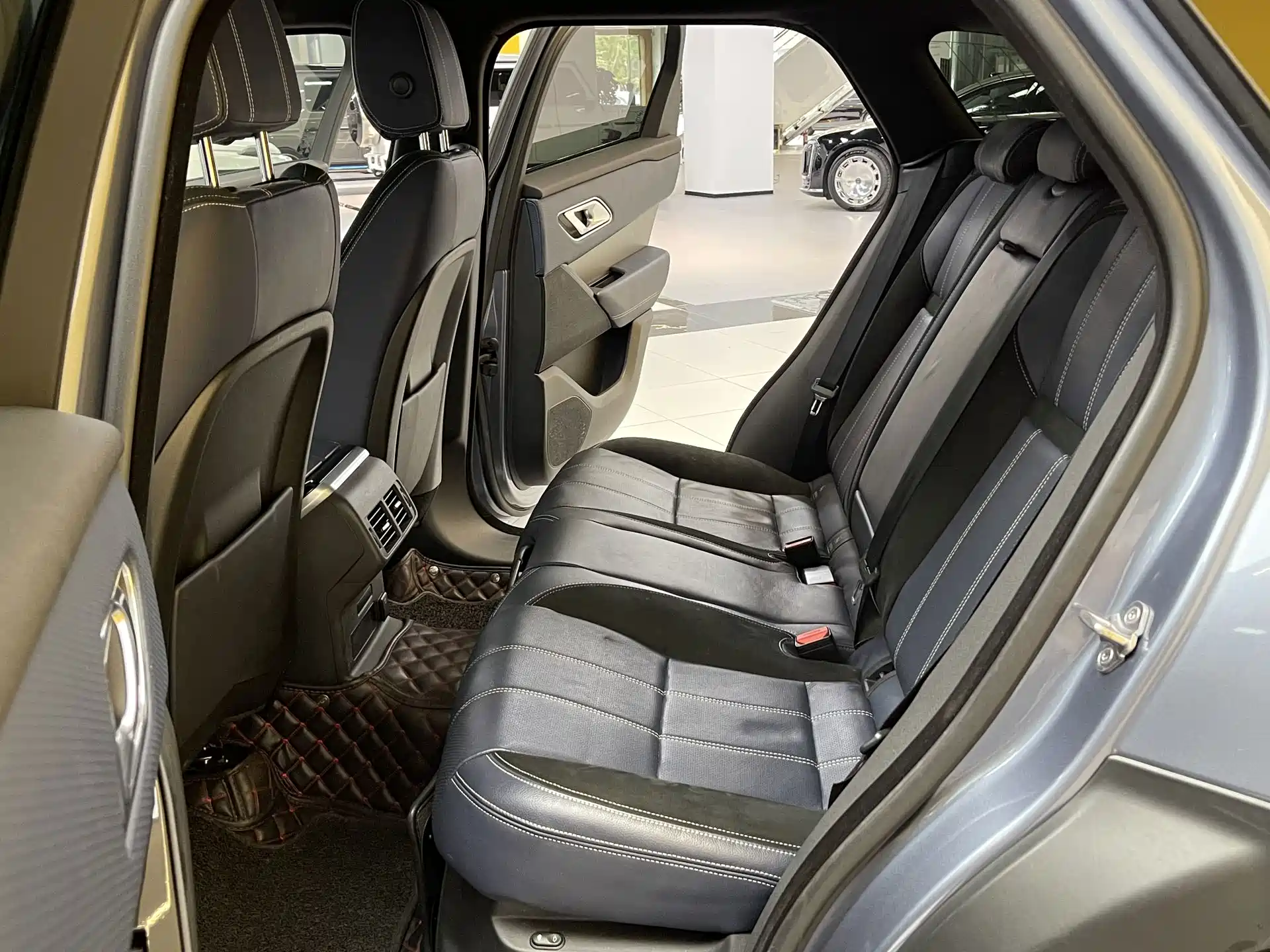 Фото 18 - Land Rover Range Rover Velar