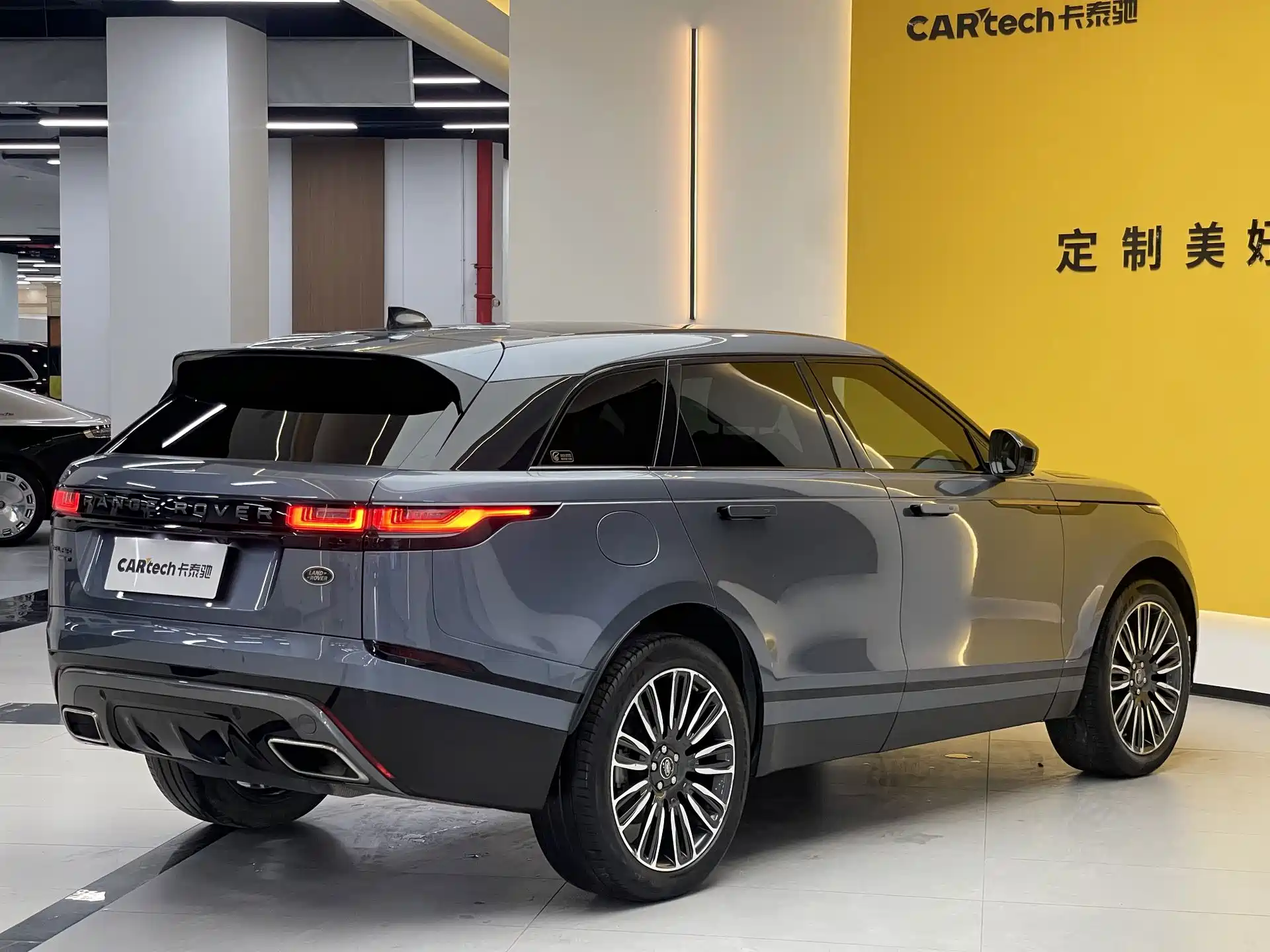 Фото 6 - Land Rover Range Rover Velar