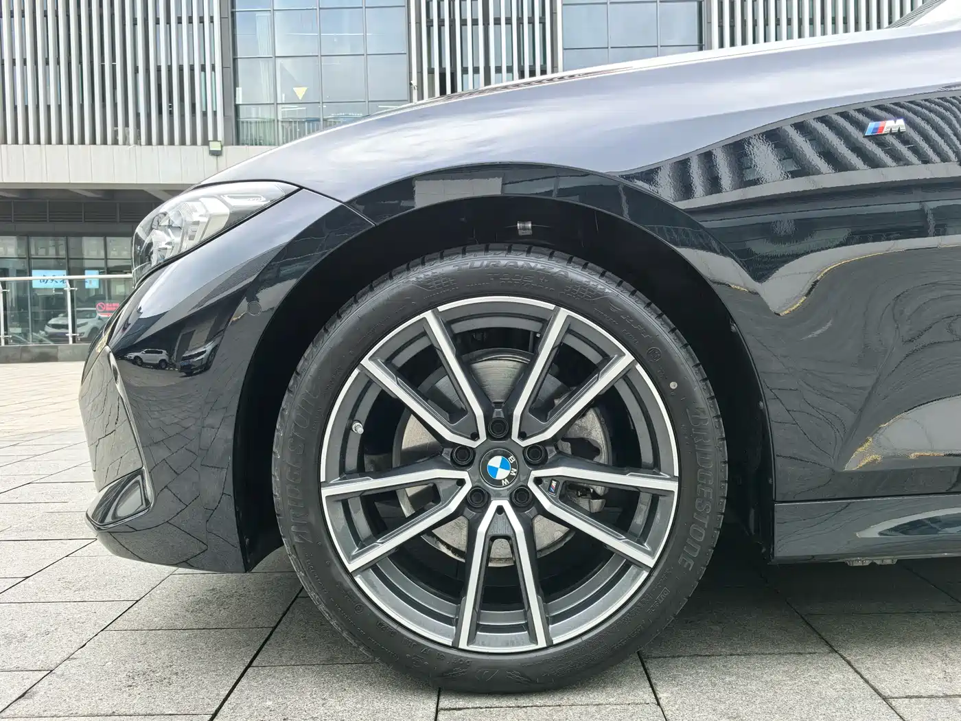 BMW 3 Series 2025 325Li M Sport Package фото 8