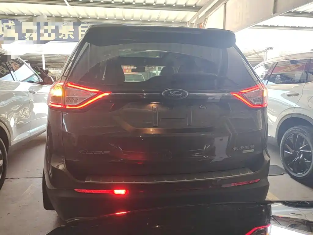Фото 6 - Ford Edge
