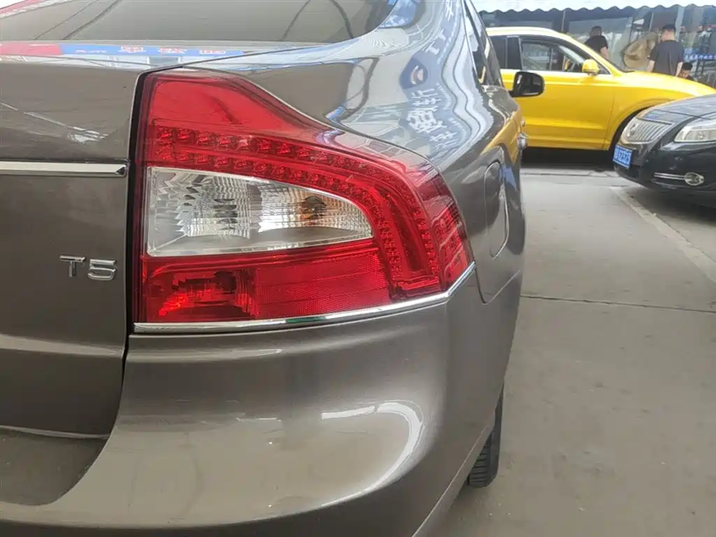 Volvo S80L 2015 2014 2.0T T5 Momentum