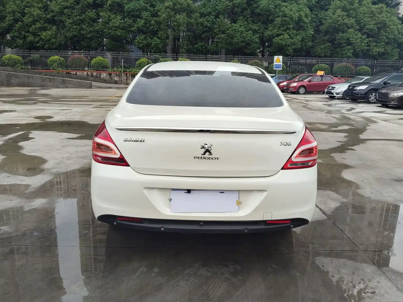 Peugeot 308 2014 Model Joy Edition Classic 1.6L Automatic Superior Style фото 10