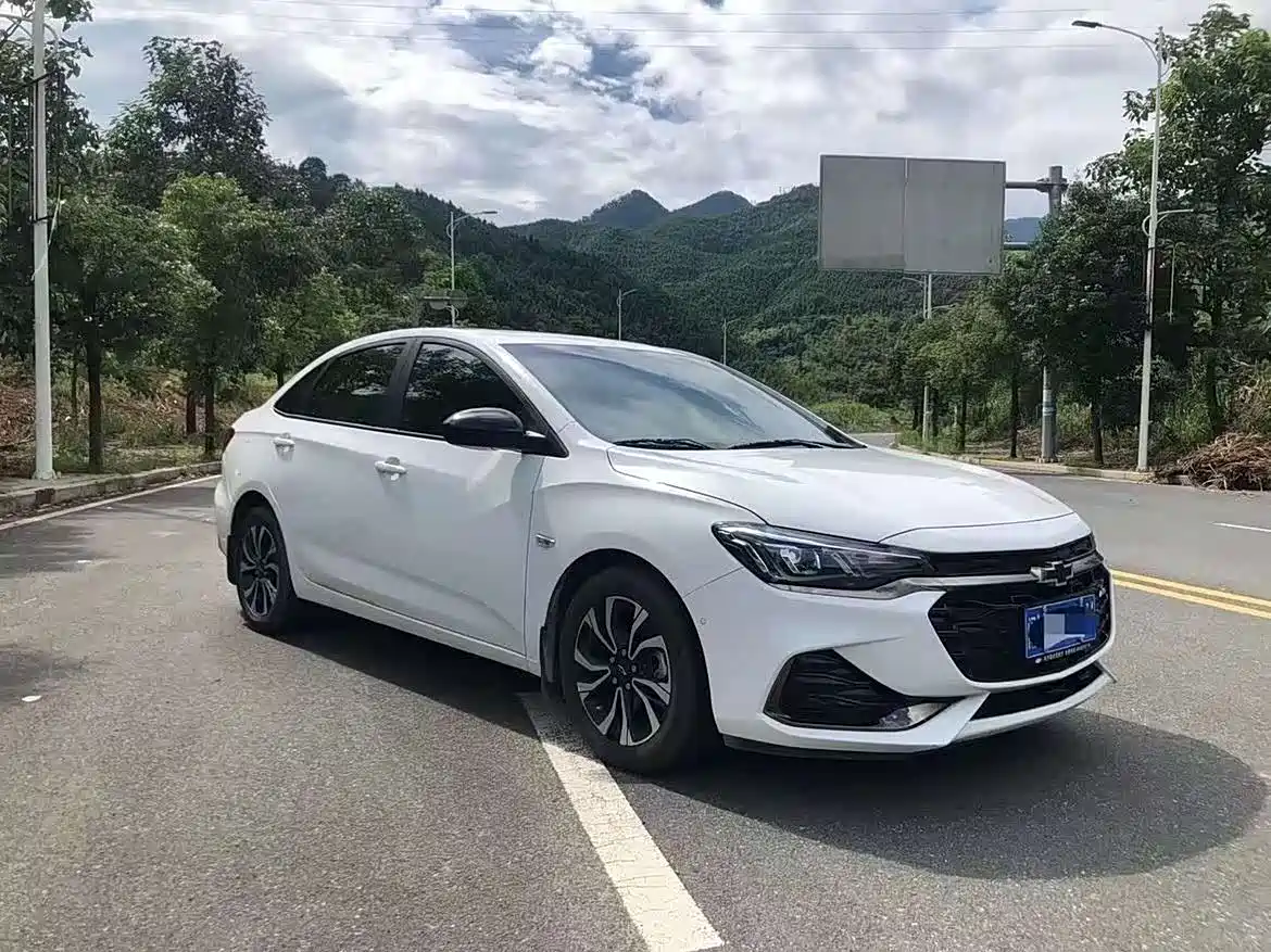 Chevrolet Monza 2019 RS 330T Auto Smooth Edition China VI фото 3