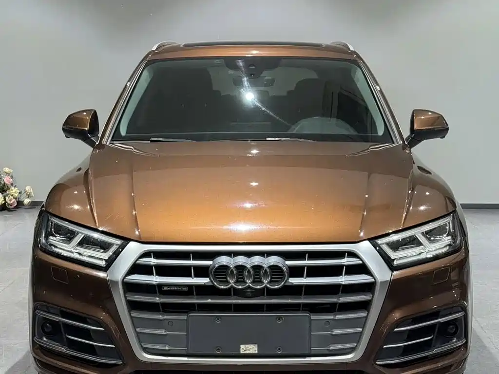 Photo 2 - Audi Q5L