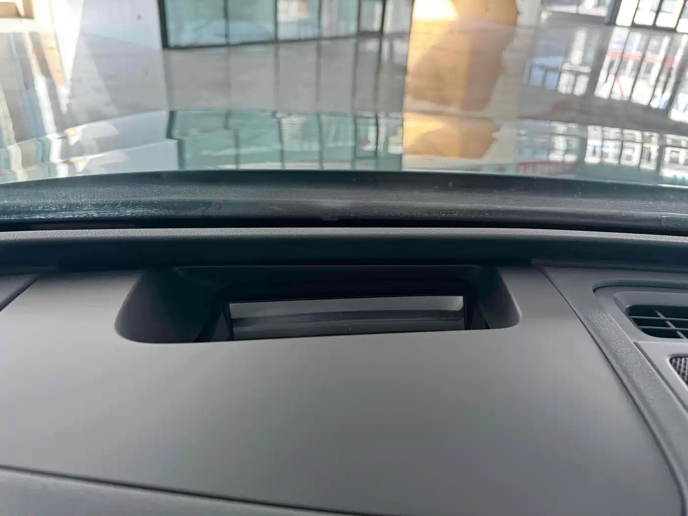 Volkswagen Passat 2025 Model Pro 380TSI Starlight Dragon Premium Edition фото 11