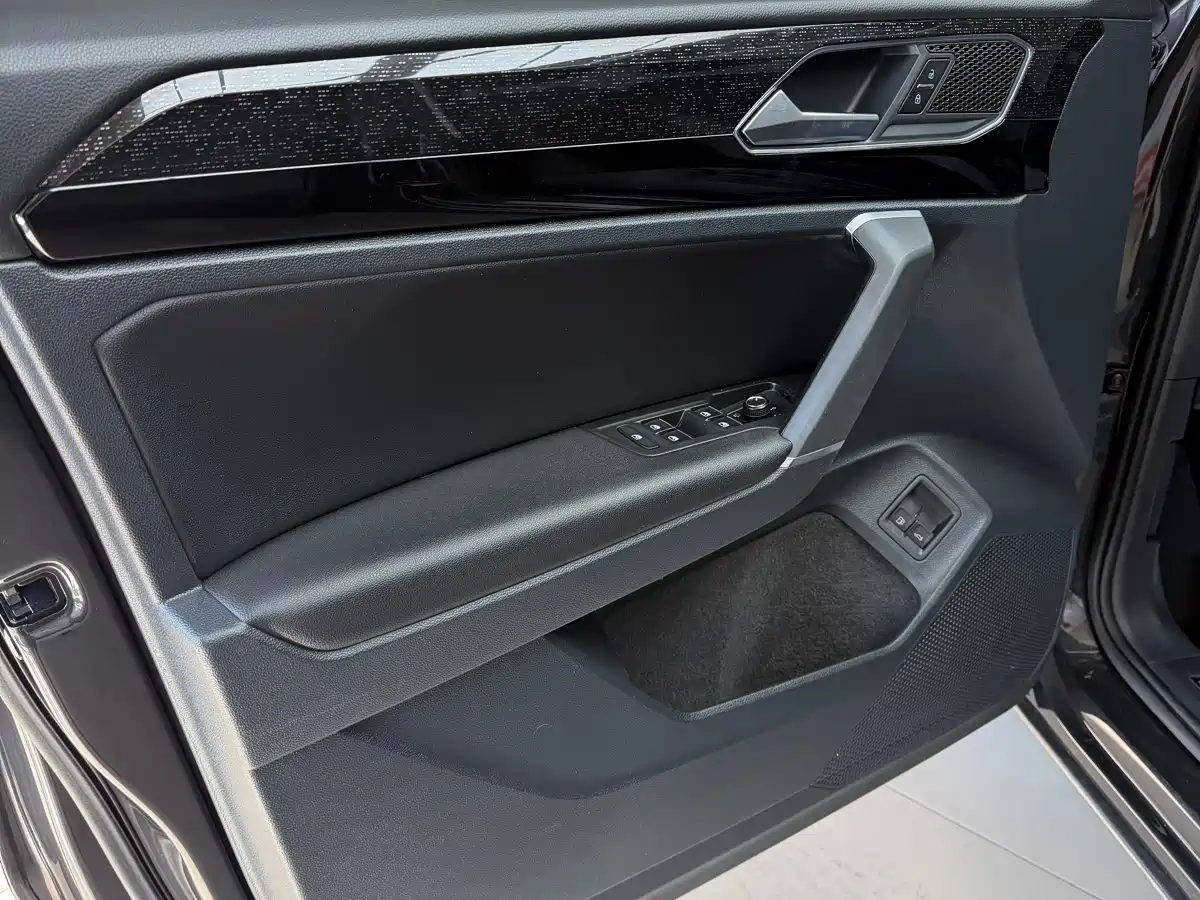 Volkswagen Tayron GTE Plug-in Hybrid 2022 1.4T Luxury фото 6