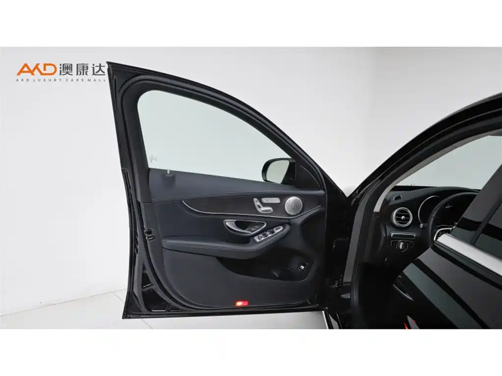 Photo 10 - Mercedes-Benz C-Class