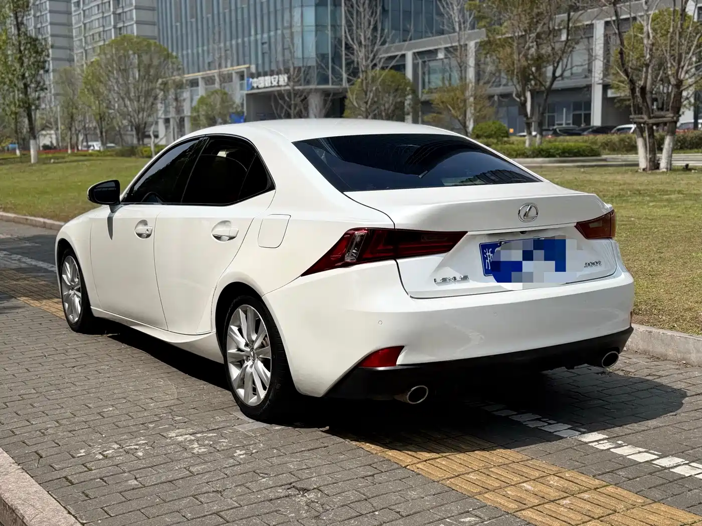 Lexus IS 2015 200t Luxury Edition фото 13