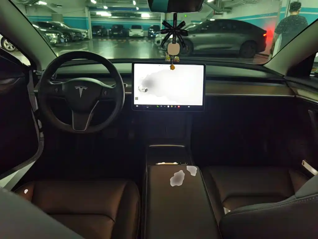 Фото 13 - Tesla Model 3