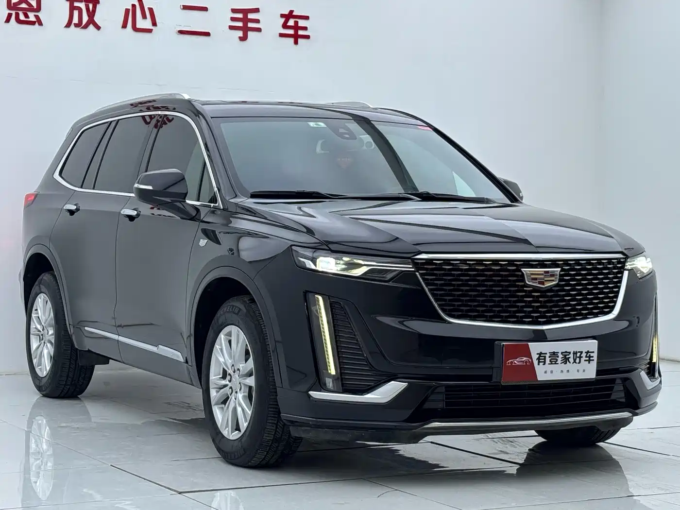 CADILLAC XT6
