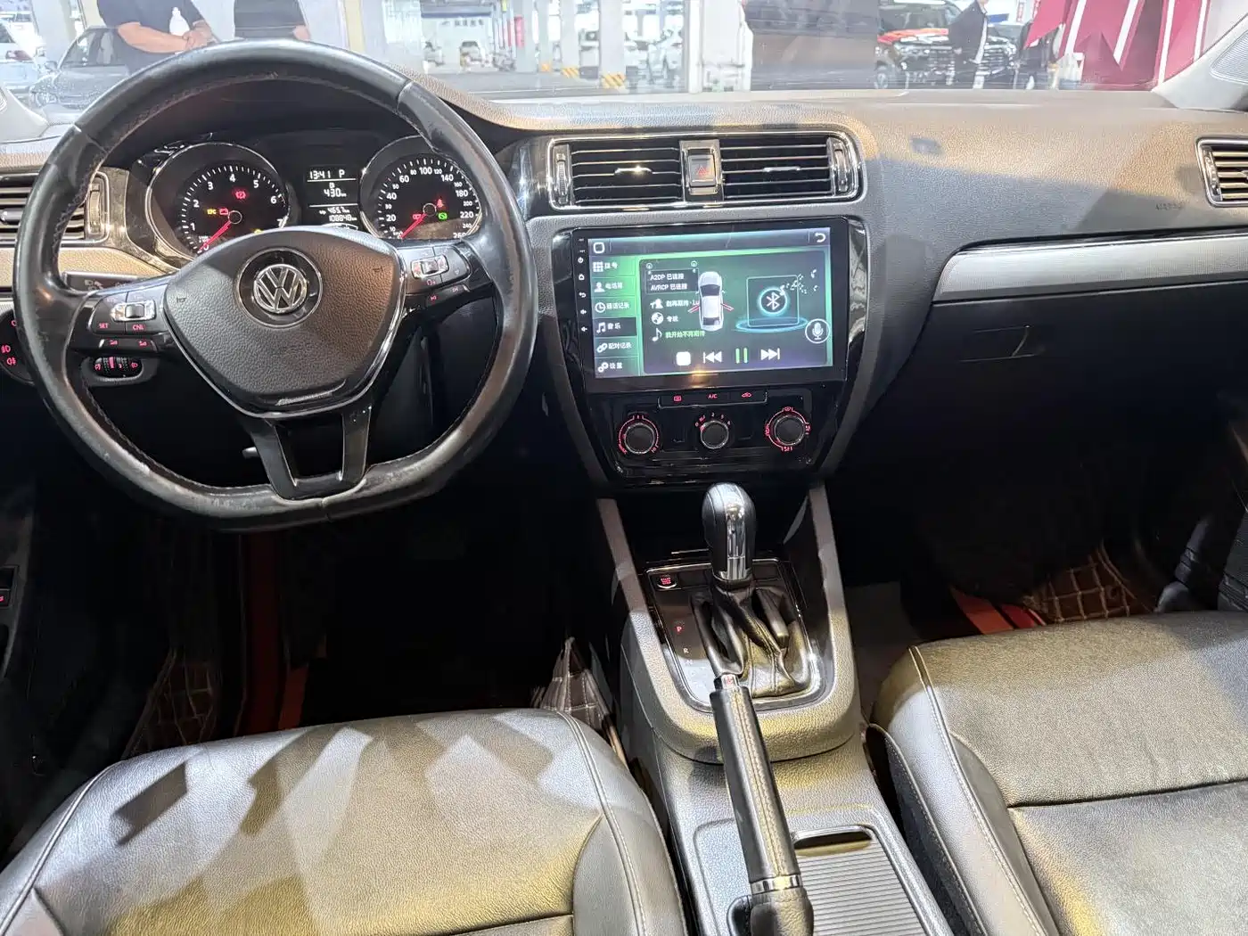 Volkswagen Sagitar 2018 1.6L Automatic Comfort фото 11