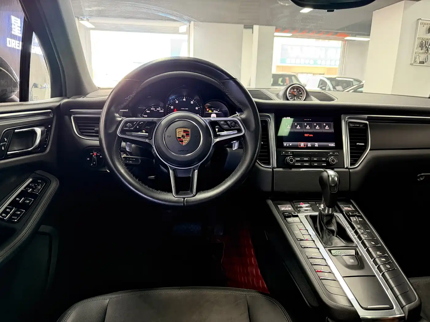 Porsche Macan 2017 Macan 2.0T фото 8