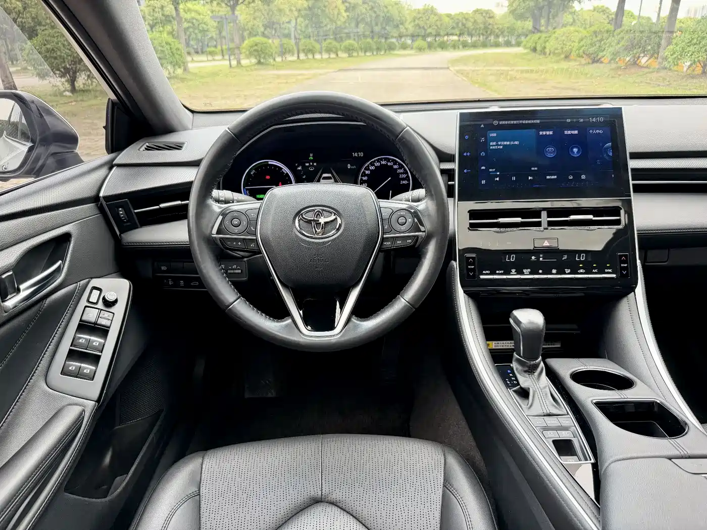 Toyota Avalon 2022 Hybrid 2.5L Luxury Edition фото 16