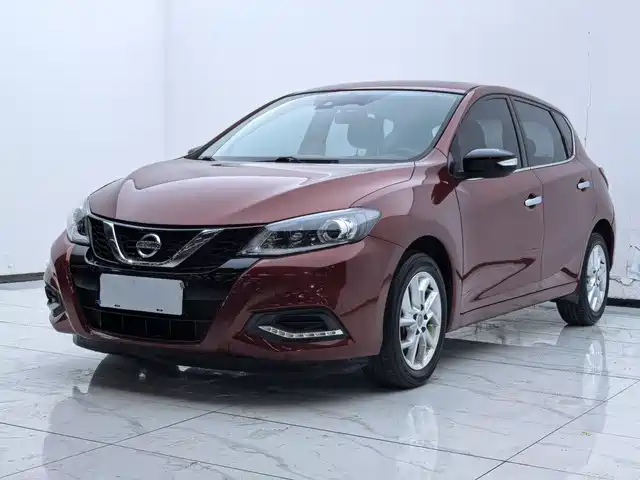 NISSAN TIIDA
