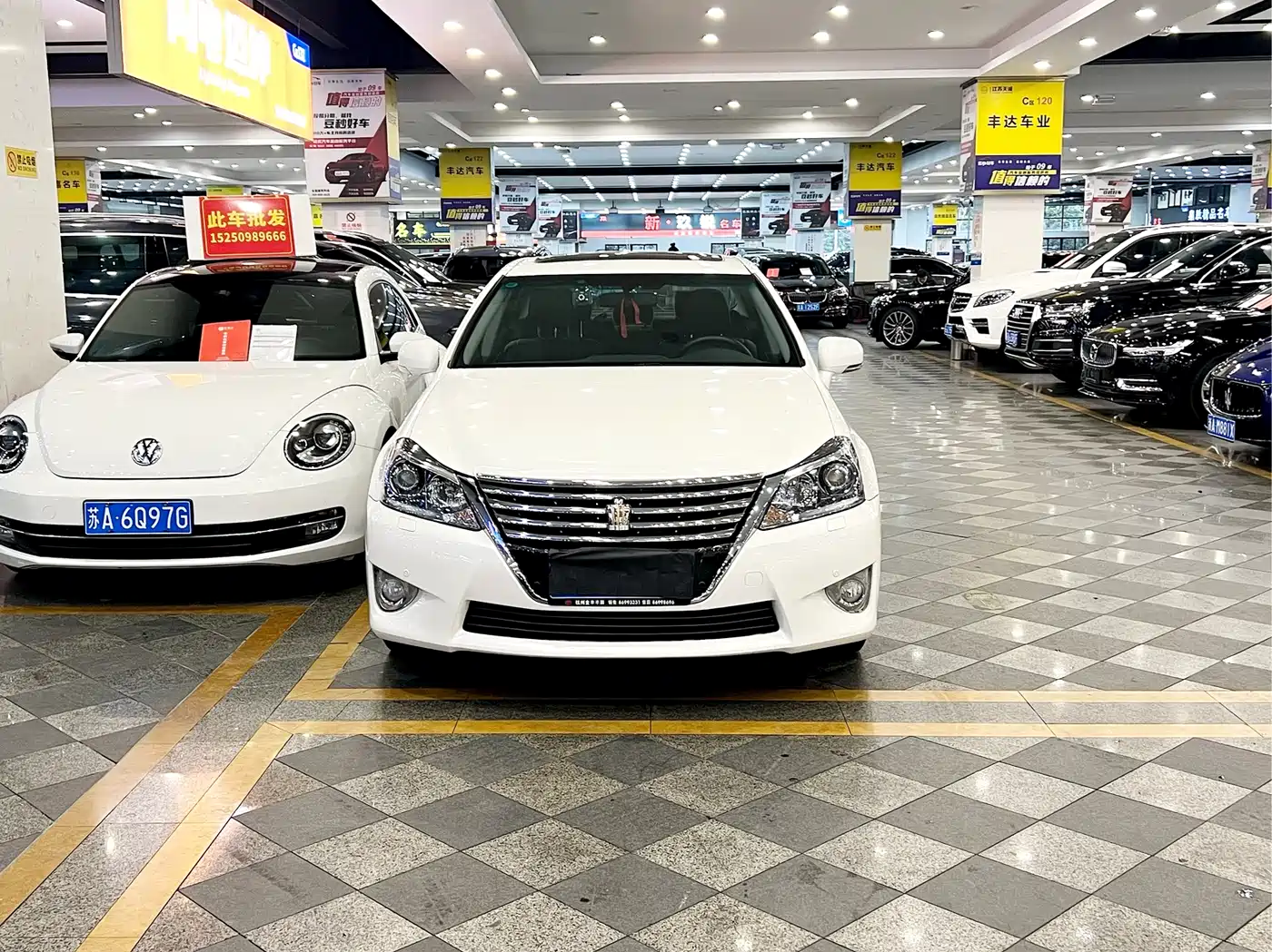 Toyota Crown 2012 2.5L Royal Leather Edition фото 2