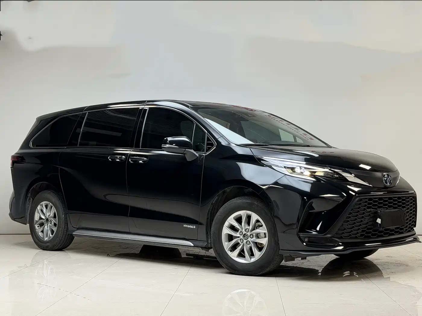 Toyota Granvia 2023 2.5L Hybrid Comfort Edition фото 3