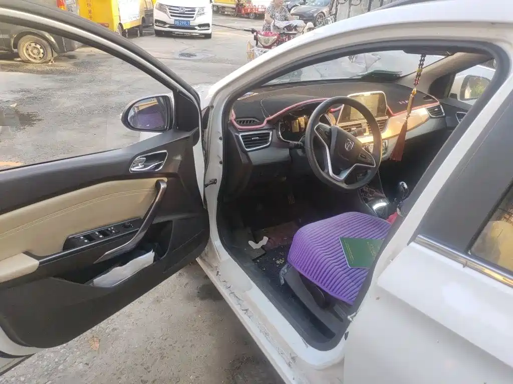 Baojun 310W 2017 2017 1.5L Manual Fashion Edition (China V)
