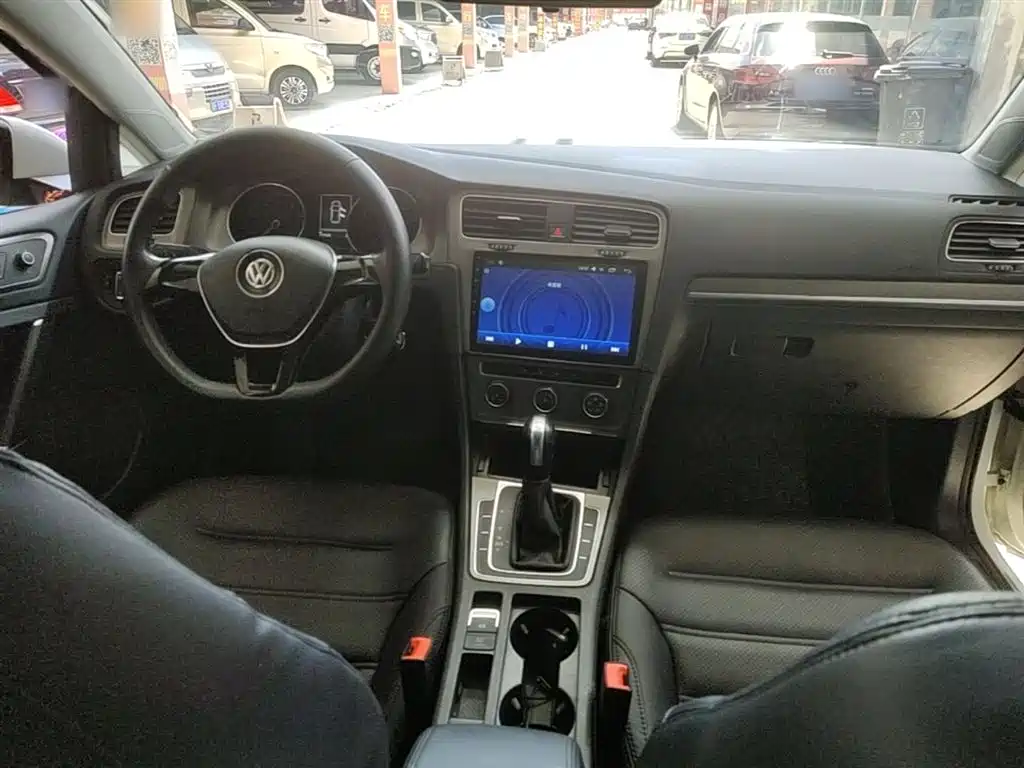 Volkswagen Golf 2016 1.6L Automatic Comfort фото 10