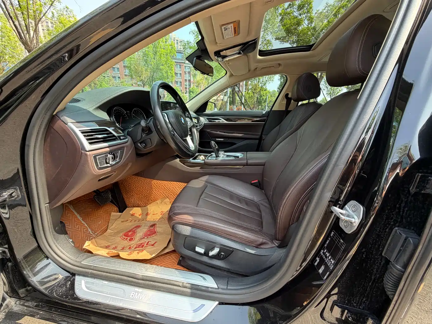 BMW 7 Series 2017 730Li Leading Edition фото 14
