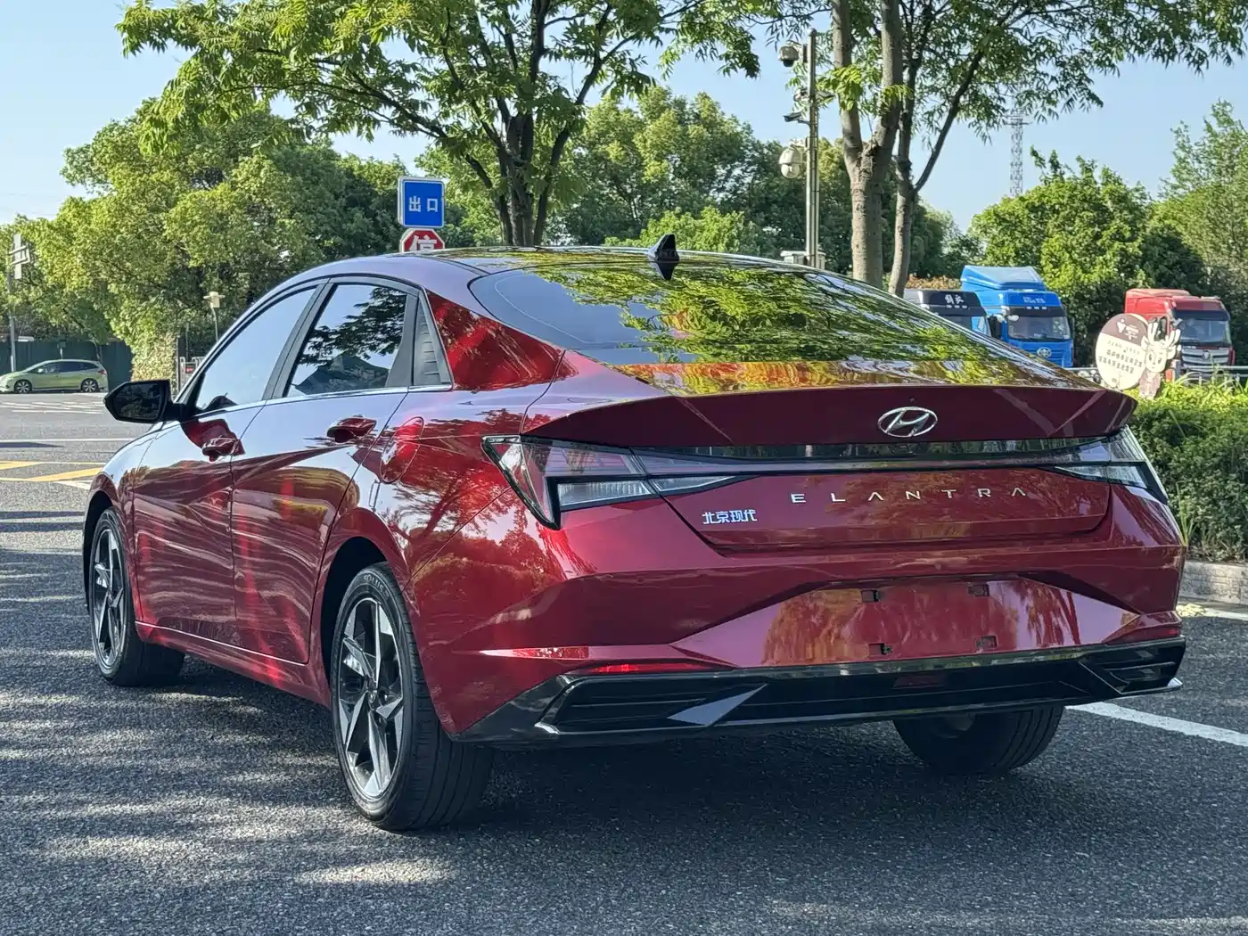 Hyundai Elantra 2021 1.5L CVT LUX Premium Edition фото 3
