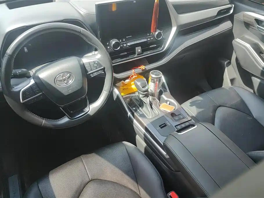 TOYOTA HIGHLANDER